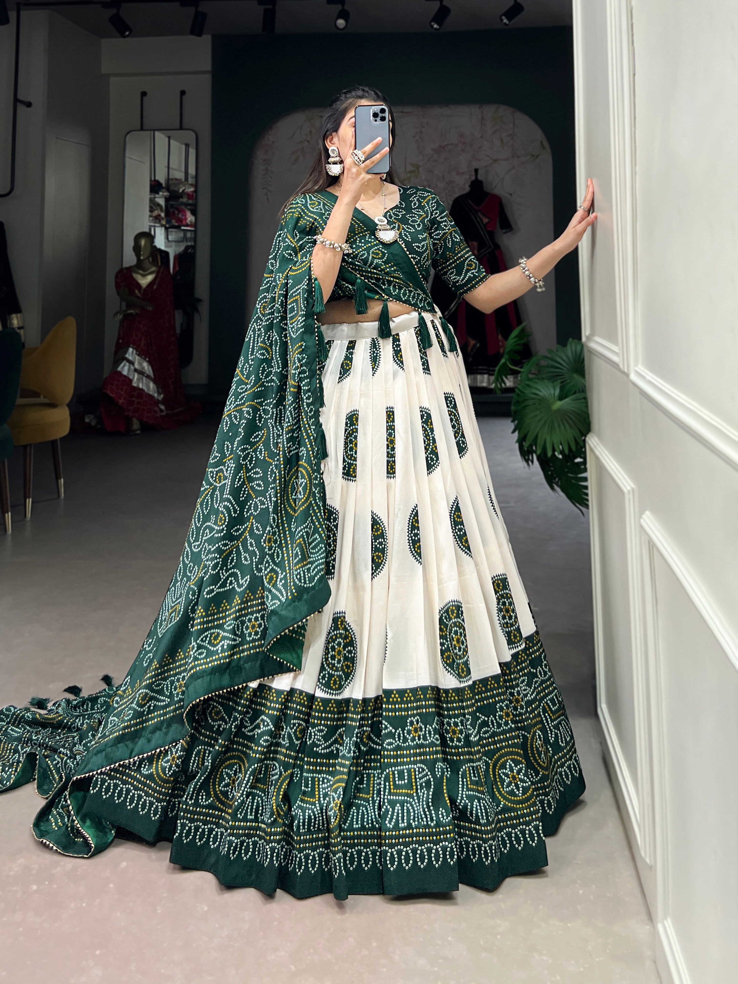 Aarohi Aura Lehenga