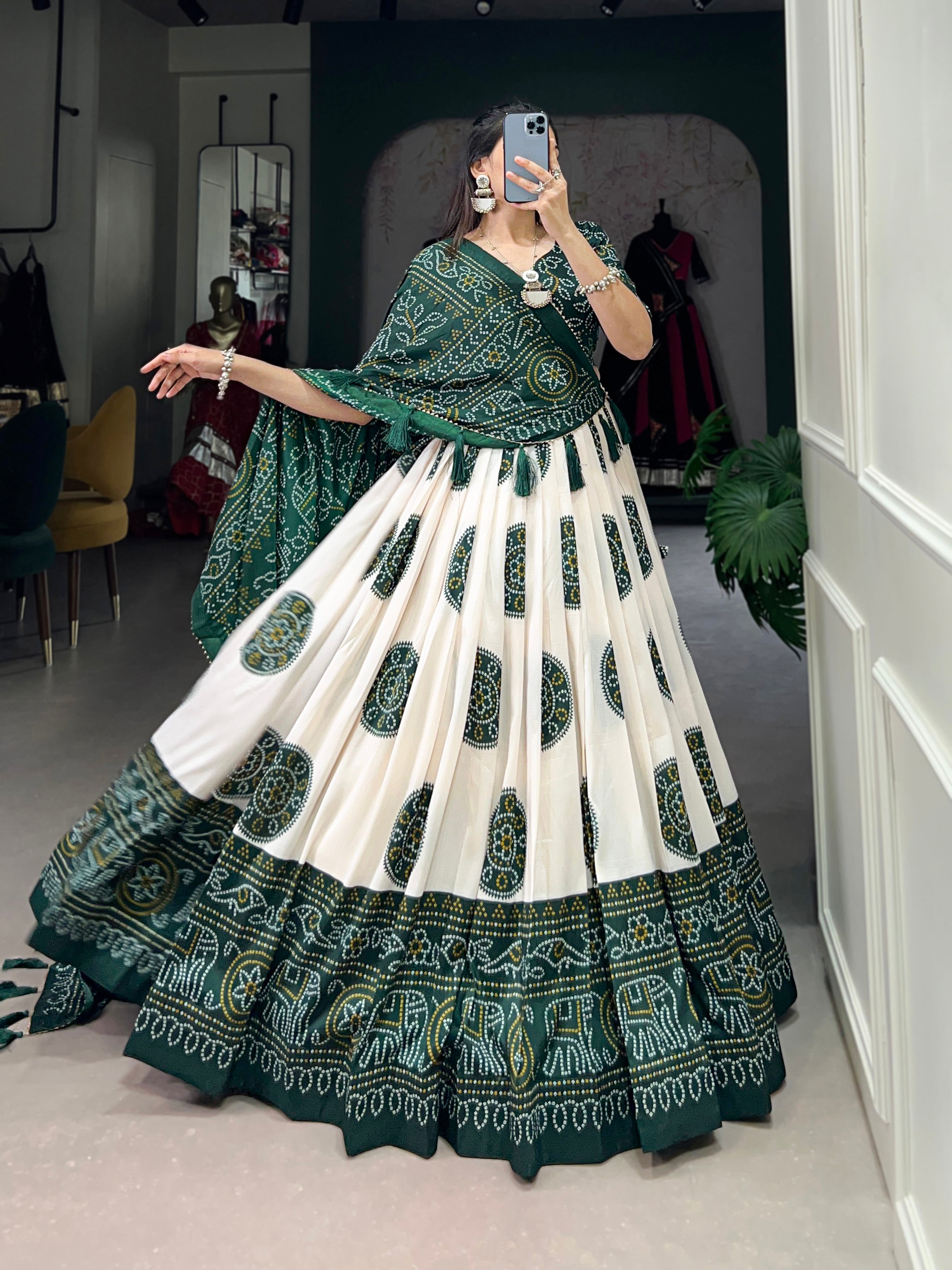 Aarohi Aura Lehenga