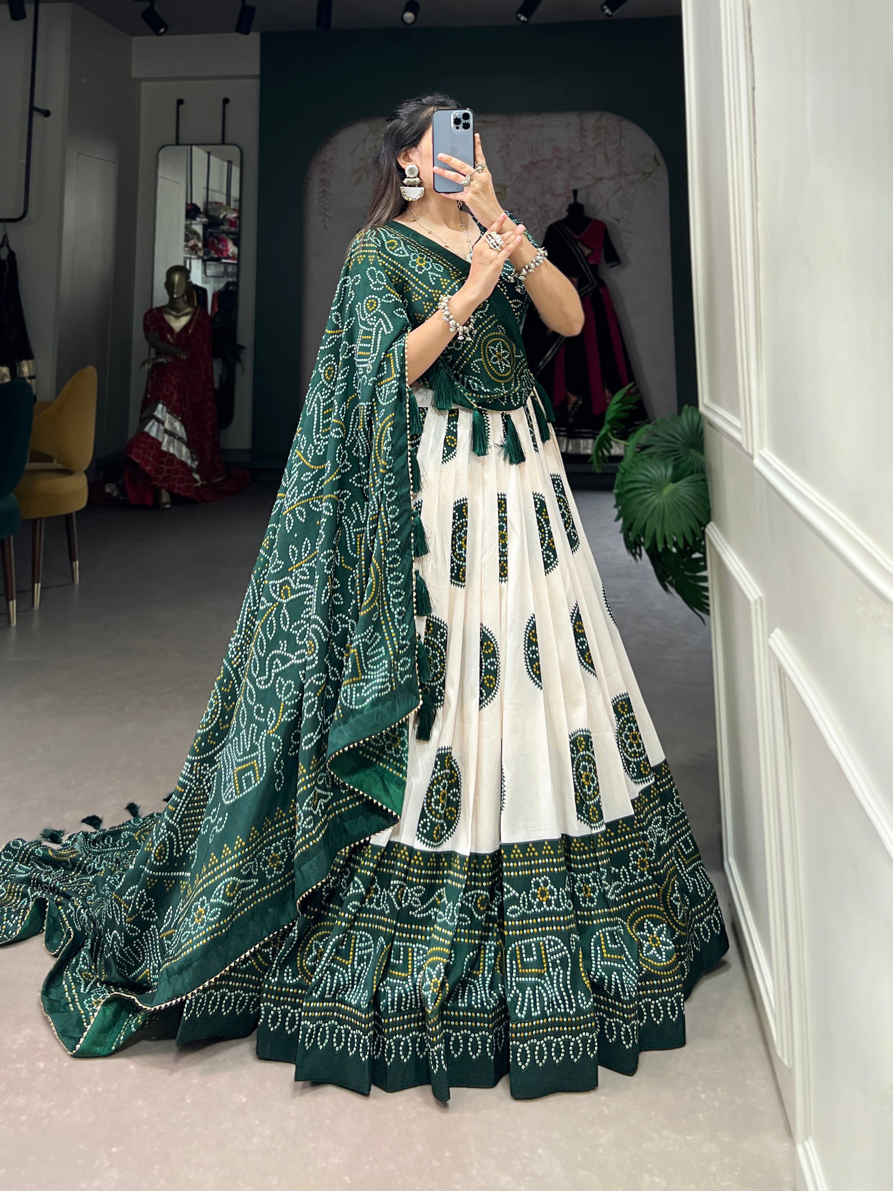 Aarohi Aura Lehenga