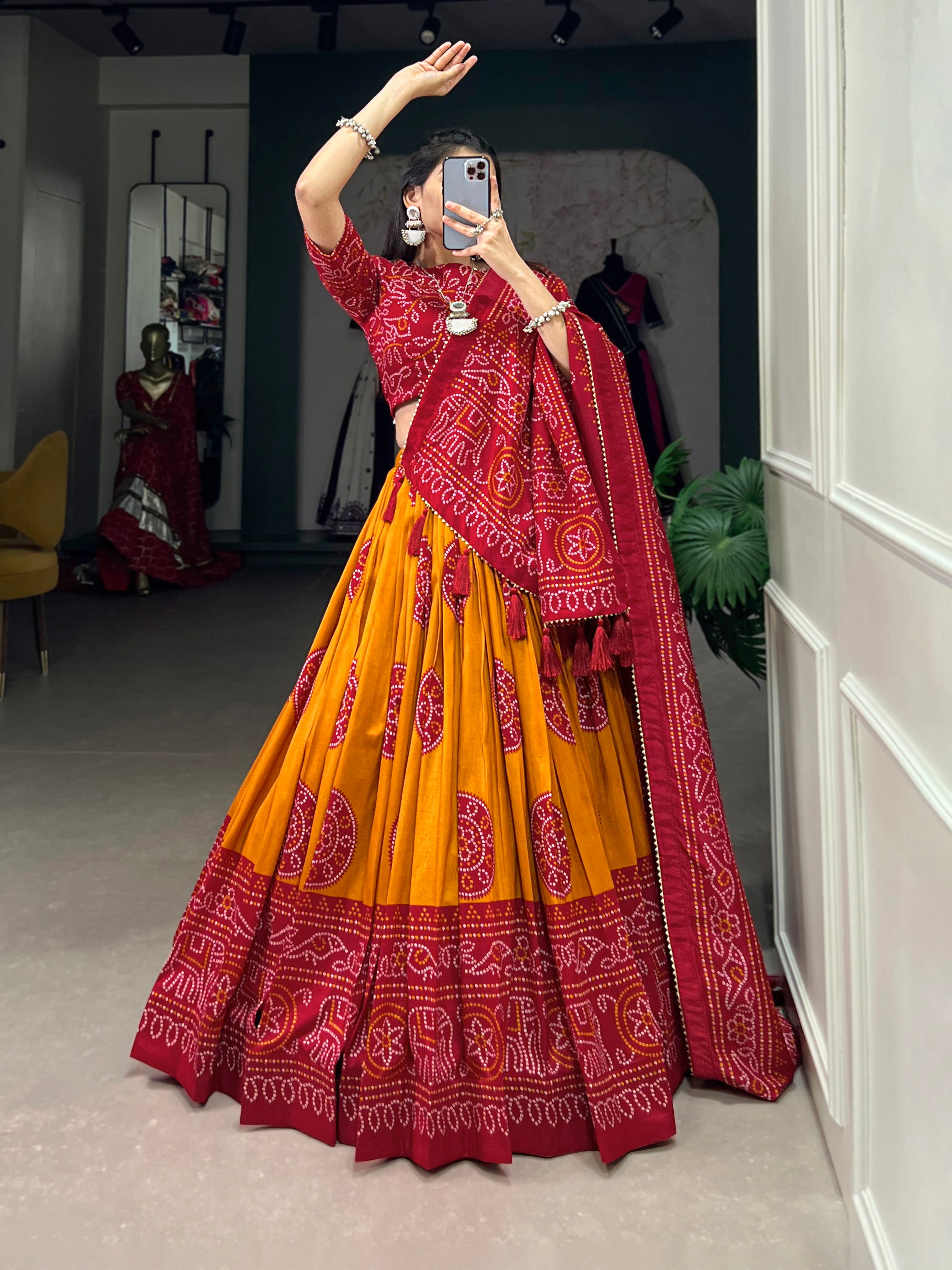Aarohi Aura Lehenga