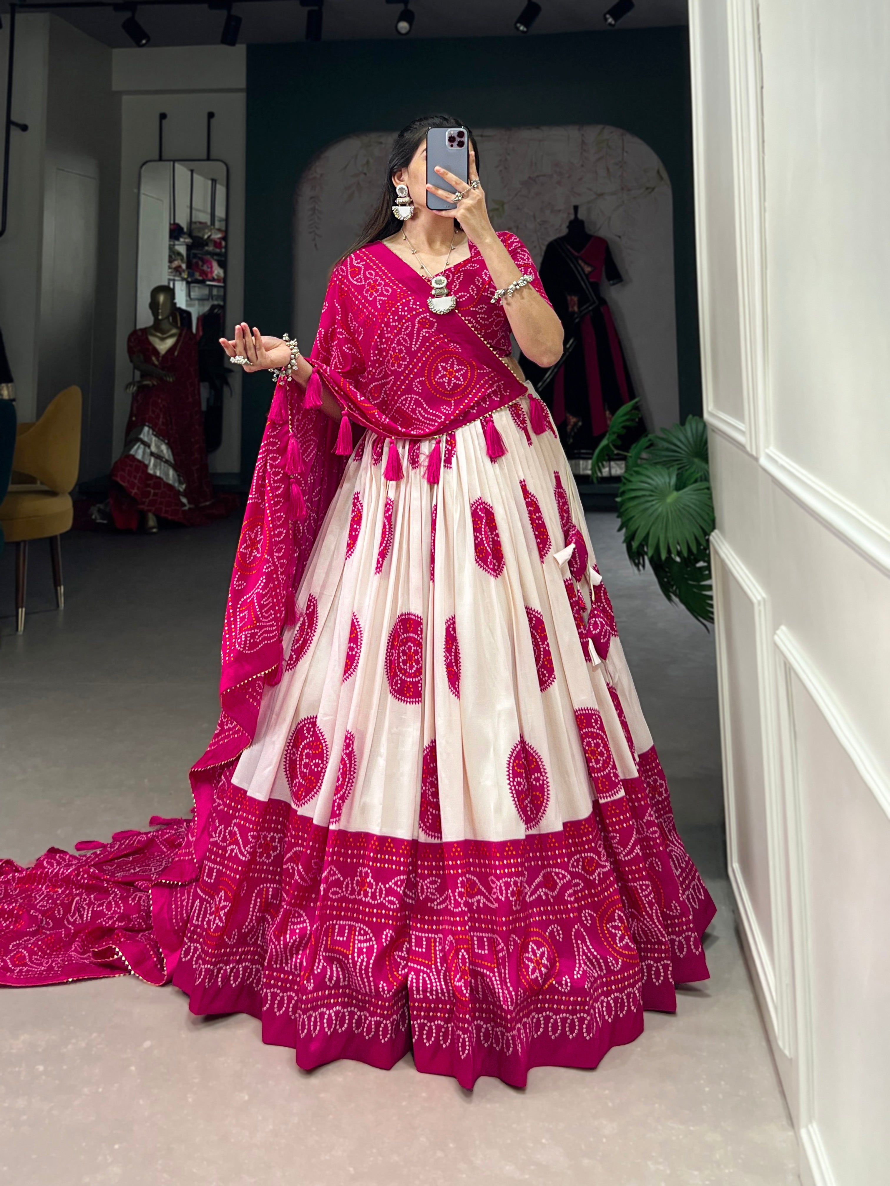 Aarohi Aura Lehenga