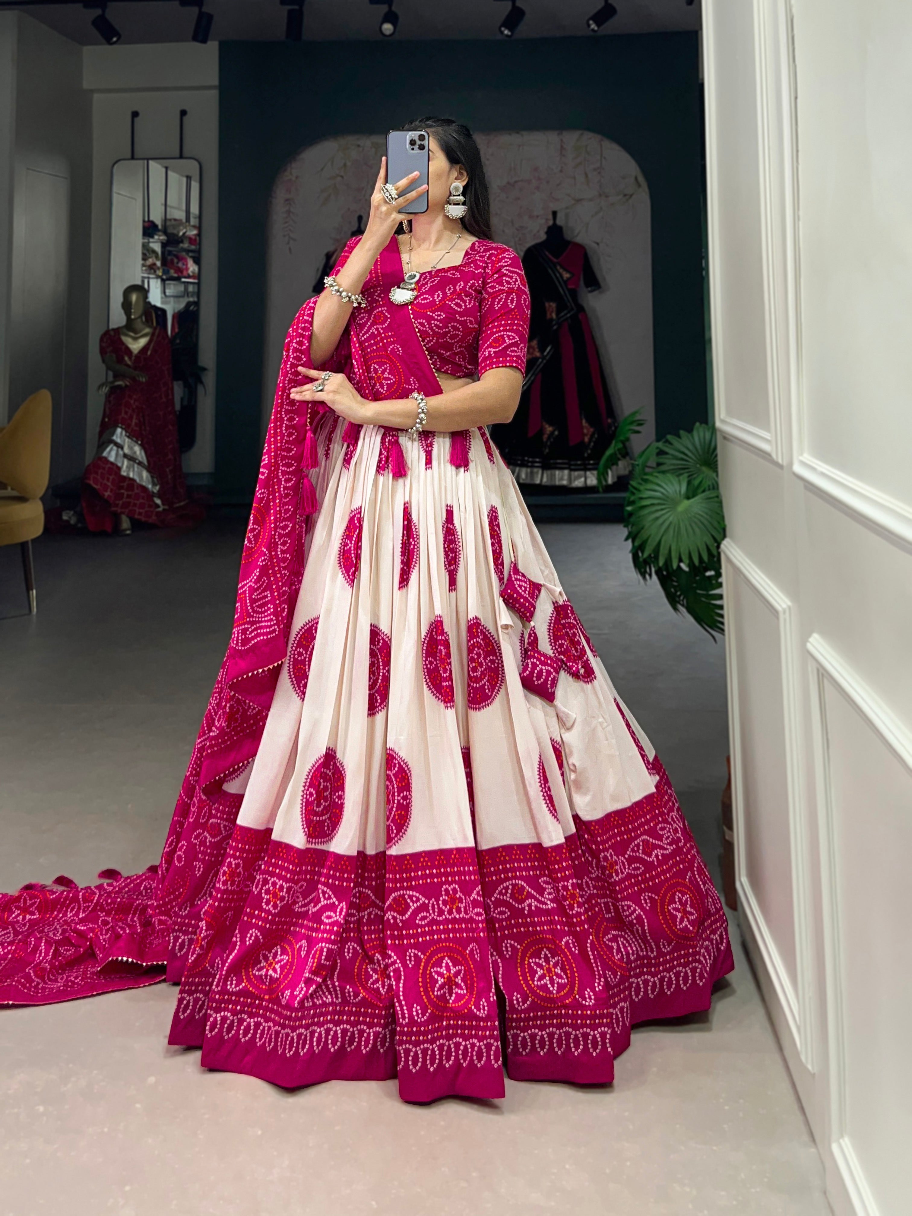 Aarohi Aura Lehenga