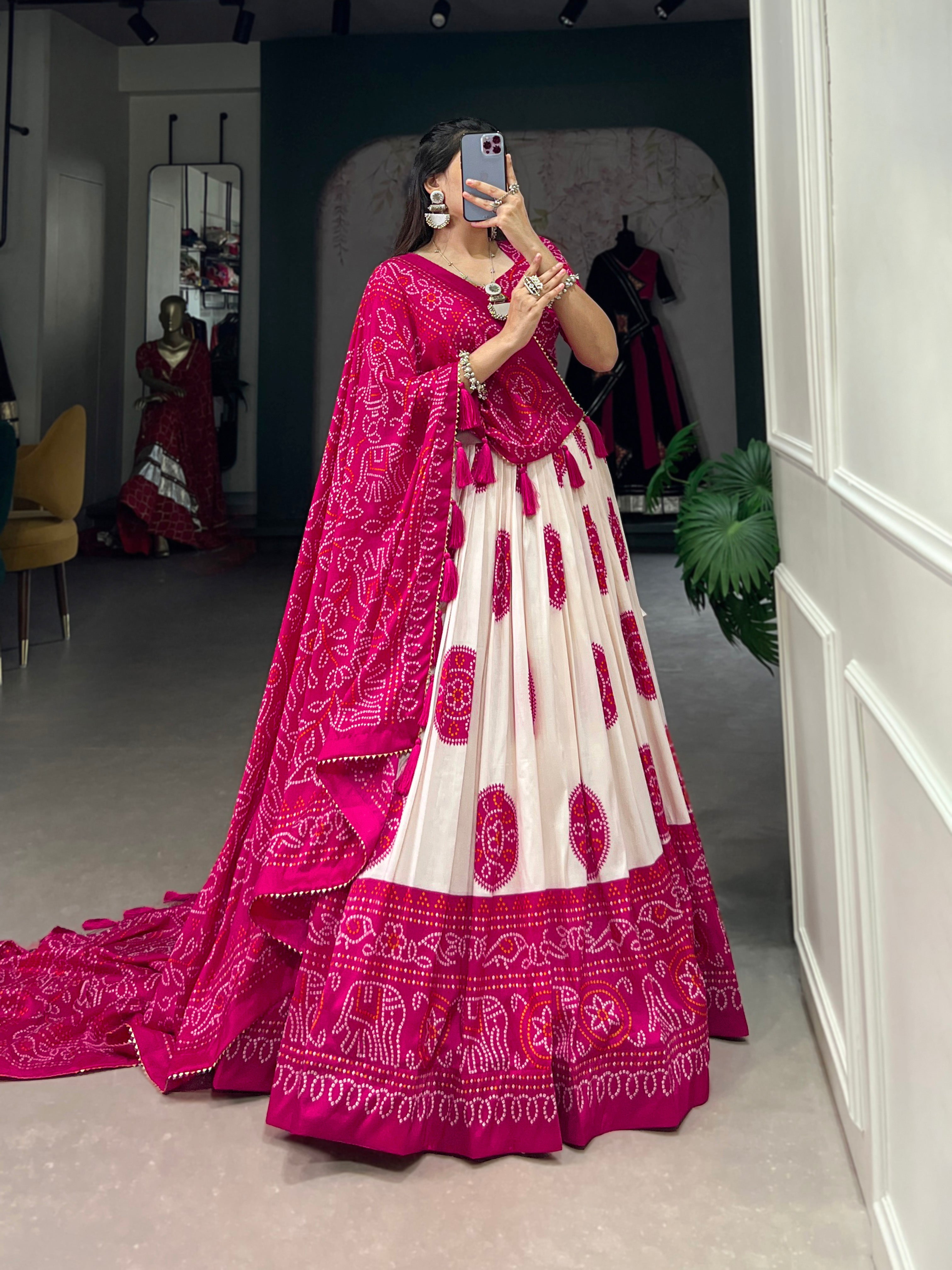 Aarohi Aura Lehenga
